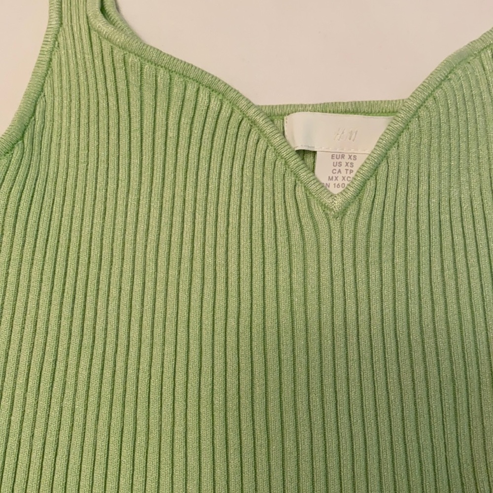 H&M Knit VNeck Crop Top